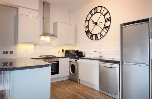 Whitnash Apartment | The Stratford Suite Dunara 6 | Leamington Spa Holiday Let | 2 Beds & Sleeps 3