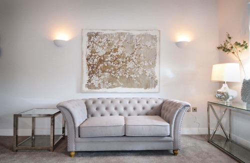 Whitnash Apartment | The Stratford Suite Dunara 6 | Leamington Spa Holiday Let | 2 Beds & Sleeps 3