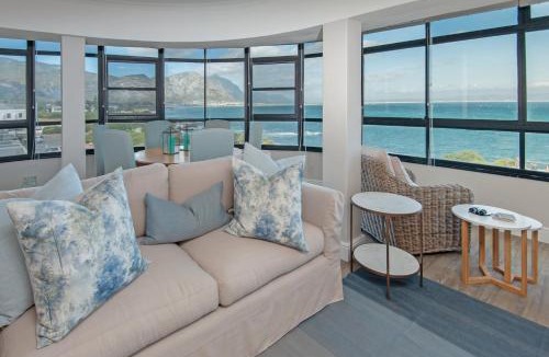 Hermanus City-Centre Apartment | The Sun, Whales & Waves - Seafront Apartment