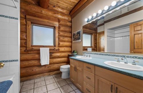 Sunburst Estates Ski Chalet | The Sunburst Chalet in Sun Peaks