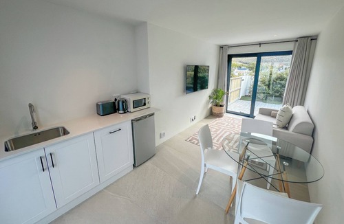 Noordhoek Cottage | The Totally Awesome Cowabunga Cottage! 2-Bedroom En-Suite Coastal Getaway.