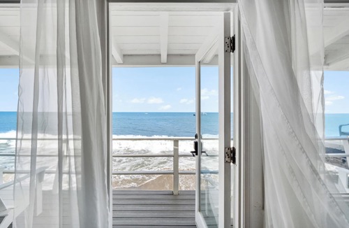 Eastern Malibu House | The Trancas Bungalow on Carbon Beach