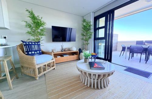 Hermanus City-Centre Apartment | The View - Kalliste Ocean Front Stays