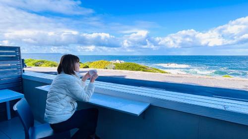 Hermanus City-Centre Apartment | The View - Kalliste Ocean Front Stays