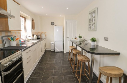 Weston Upon Avon Cottage | THE WHEAT HOUSE, pet friendly, with a garden in Welford-On-Avon