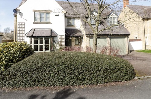 Shipston on Stour Cottage | THE WILLOWS, pet friendly, with a garden in Tredington