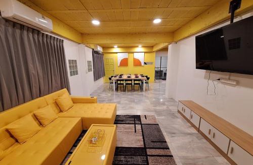 Hua Mak Villa | The Yellow House Poolvilla