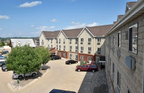 Onalaska Hotel | Theme Suite w/Whirlpool, Breakfast & Pool | 6mi to Children's Museum