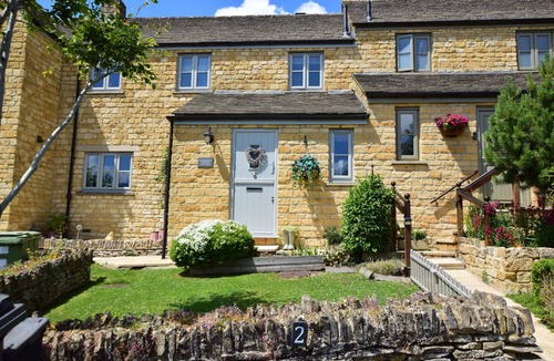 Blockley Cottage | This contemporary cottage enjoys a peaceful location in an elevated position.