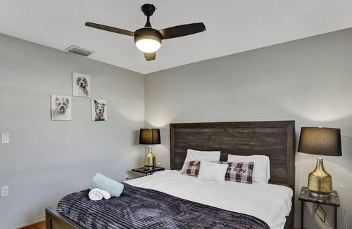Fort Lauderdale Villa | This villa is a 5 bedroom(s), 3 bathrooms, located in Oakland Park, FL.