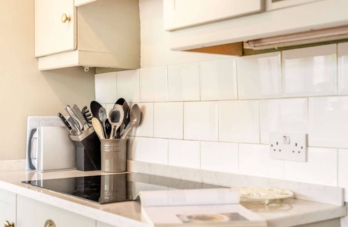 Aston Magna Cottage | Three bedroom pet friendly holiday home in the Cotswolds - Norman Chapel