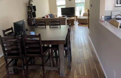 Laurel House | Three Bedrooms Townhouse Laurel