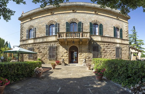 Guardistallo Apartment | Three rooms apartment With swimmingpool in Residence Villa Elena