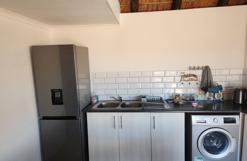 Mountainside Cottage | Thys' Place, a Gateway to Coastal Bliss in Gordon's Bay! Digital Nomad paradise!