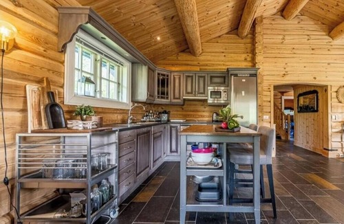 Mælem House | Timber cabin with ski-in/ski-out in Fageråsen