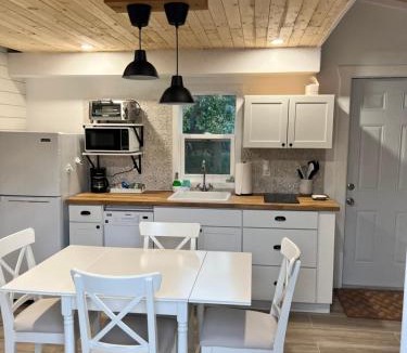 Homestead House | Tiny Farm Retreat Near Miami, Nature and Animal Experience