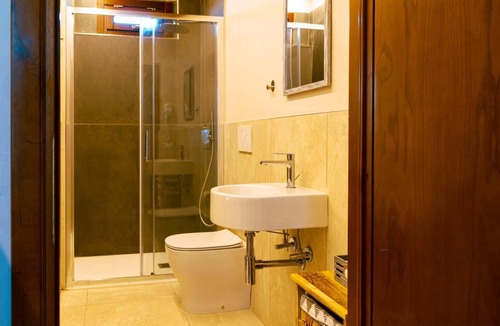 Le Piazze House | Tobacconist's flat on two floors consisting of 3 bedrooms and two bathrooms