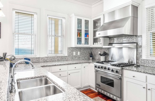 Delos House | Toes in the Sand*July 25-Aug1 Available*Elevator*BeachSvc