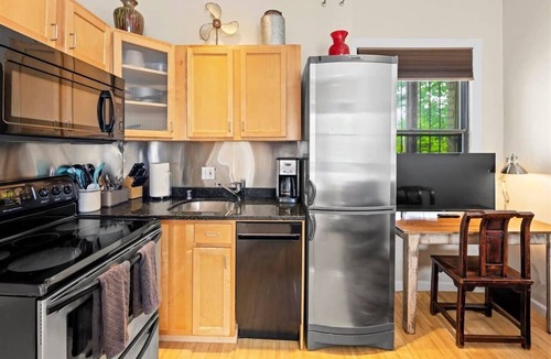Northwest Condo | Top Dupont U Street Location - Walk Everywhere - Veteran owned