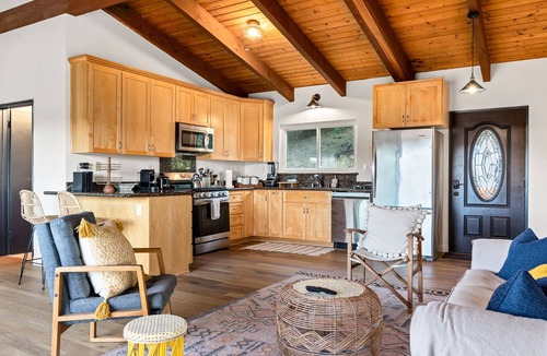 Sylvia Park House | Topanga 3 bdrm/2ba mountain view home with huge deck.