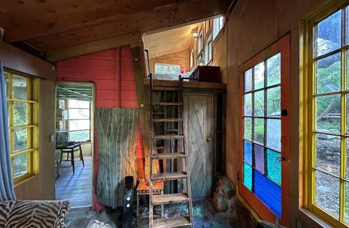 Topanga Ski Chalet | Topanga Wonderland Cottage