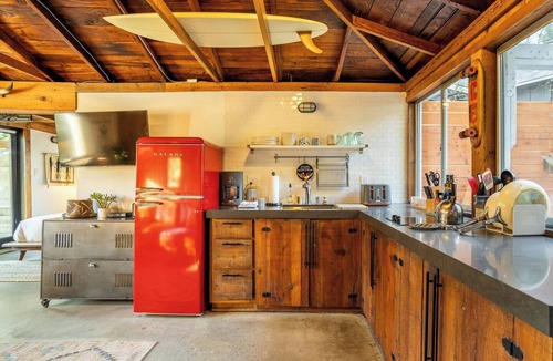 Topanga Cabin | Tour Topanga State Park from a Cozy Mountain Home