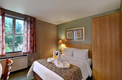 Constantia Kloof Hotel | Town Lodge Roodepoort