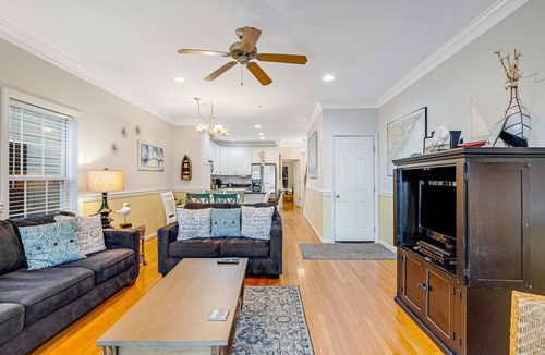 Waters Edge House | Townhouse with marsh & river views - access to crabbing dock & pool