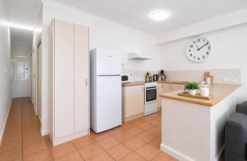North Ward Apartment | Townsville 1BR Escape Near Marina & City