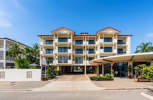 North Ward Apartment | Townsville 1BR Escape Near Marina & City