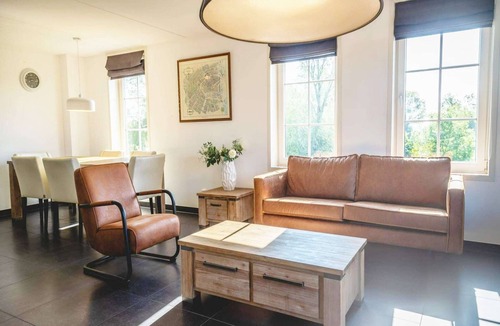 West-Graftdijk House | Traditional Dutch Villa Stay