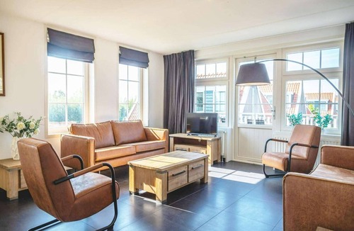 West-Graftdijk House | Traditional Dutch Villa Stay