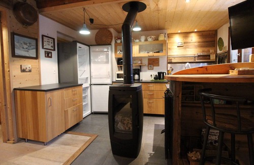 Les Almes Ski Chalet | Traditional wooden chalet, cozy, 3 bedrooms, 8 people, south balcony
