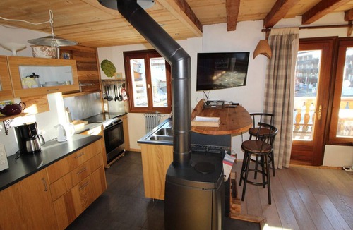 Les Almes Ski Chalet | Traditional wooden chalet, cozy, 3 bedrooms, 8 people, south balcony