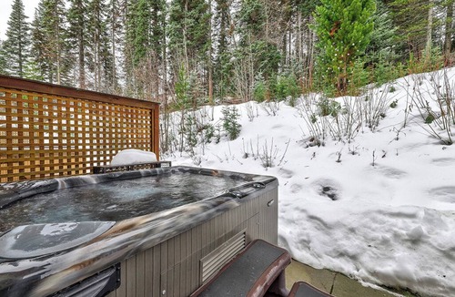 Sun Peaks House | Trail's Edge 51: Charming, Three Storey, 2BDRM Townhome w/Private Hot Tub