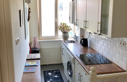 Alkmaar House | Tranquil city room with WiFi in charming Alkmaar