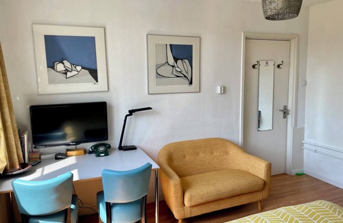 Alkmaar House | Tranquil city room with WiFi in charming Alkmaar