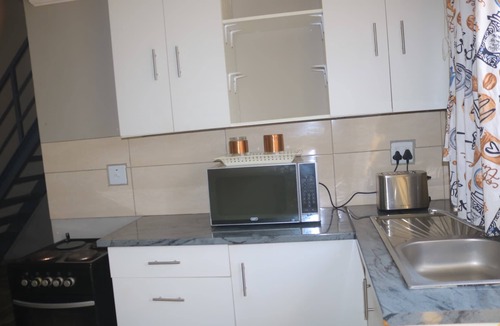 Greater Johannesburg Metropolitan Area Condo | Tranquil condo with pool & braai area in vibrant Randburg