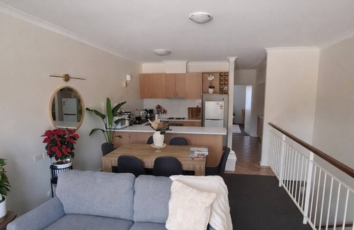 Halls Head Apartment | Tranquil luxury 1-bedroom apartment - partial canal views charming Halls Head