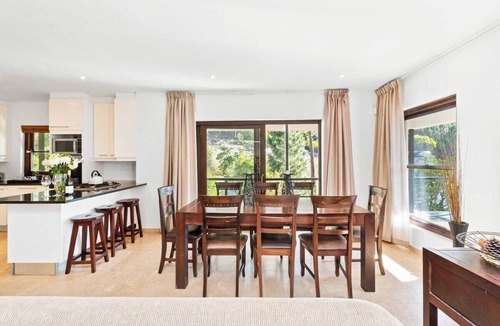 Constantia House | Tranquil Mountain Retreat with Pool & Hot Tub