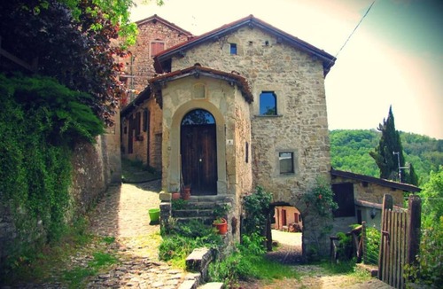 Grizzana Morandi Apartment | Tranquility Personified 1-bedroom apartment 100m from Borgo La Scola with WiFi