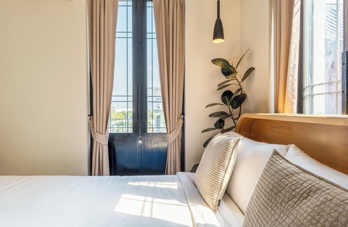 Rong Muang Hotel | Travis Samyan
