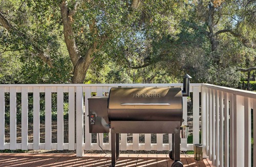 Ventura County House | Tree-Lined Santa Paula Home w/ Spacious Deck!