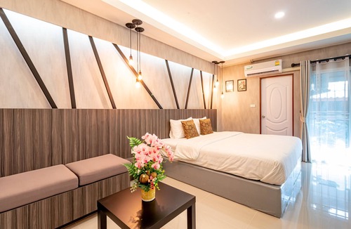 Chom Thong Hotel | Tree Place