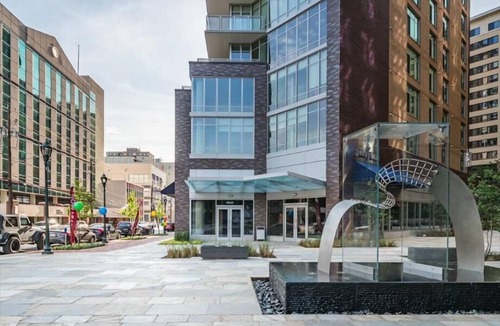 Woodmont Triangle Apartment | Trendy Neighbourhood | Bethesda MD | Near NIH & Metro by GLS