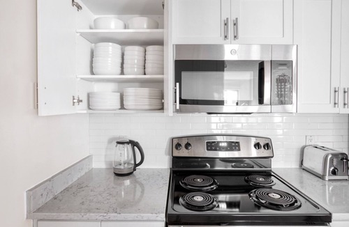 North Bethesda Apartment | Trendy North Bethesda 2BR w/W/D, Pool & Gym, nr Metro, by Blueground