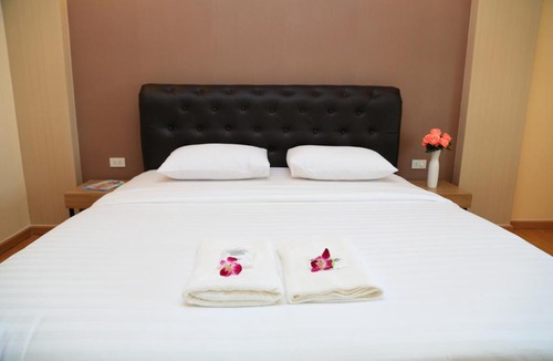 Lat Sawai Hotel | Triple Trees Hotel