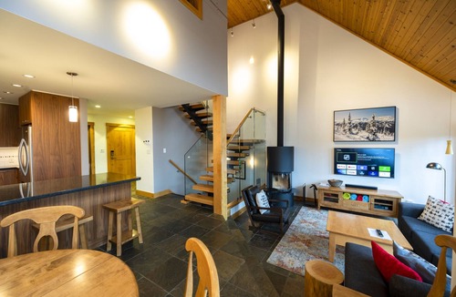 Upper Village Ski Chalet | TRUE Ski inSki out Hot Tub on Village Run-TRULY Slopeside-Luxury, Amazing Views.