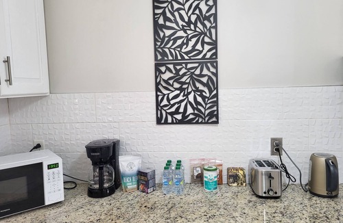 Gulf View House | Beautiful Luxury Townhouse. Next to full service Premier Mall.