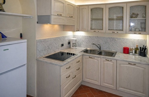Volterra Apartment | Tuscan Holiday Retreat with Pool for 6